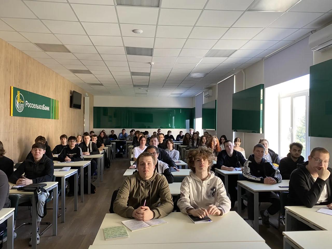 Студентам рассказали о приоритетных векторах развития технологического суверенитета РФ #АП