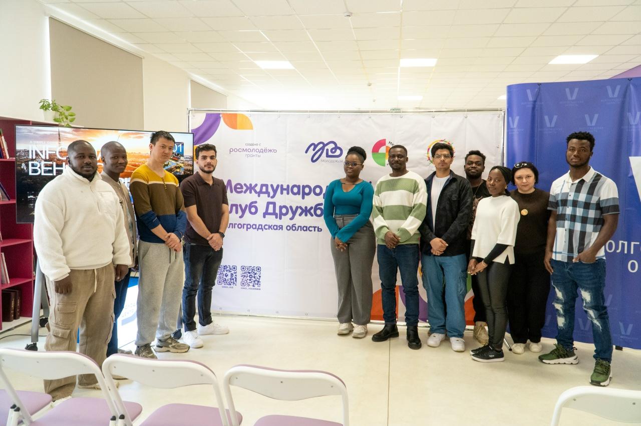 Основы неформального поведения в России обсудили с иностранными студентами