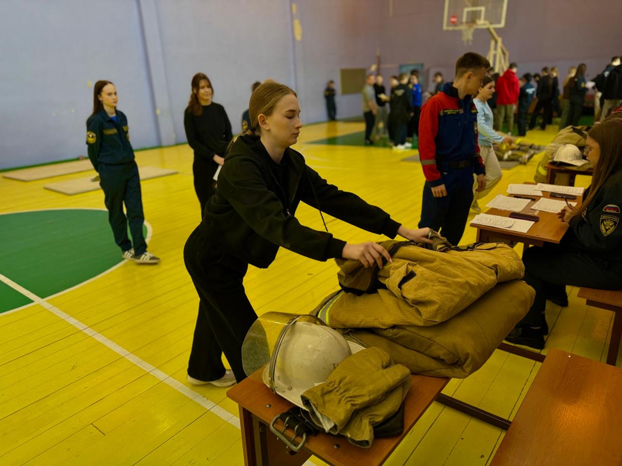 Волгоградские школьники продемонстрировали знания основ безопасности и защиты Родины