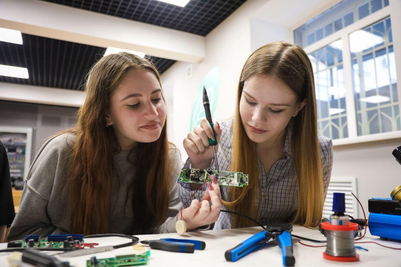 Растим профессионалов со школьной скамьи: от теории программирования до реального сектора энергетики