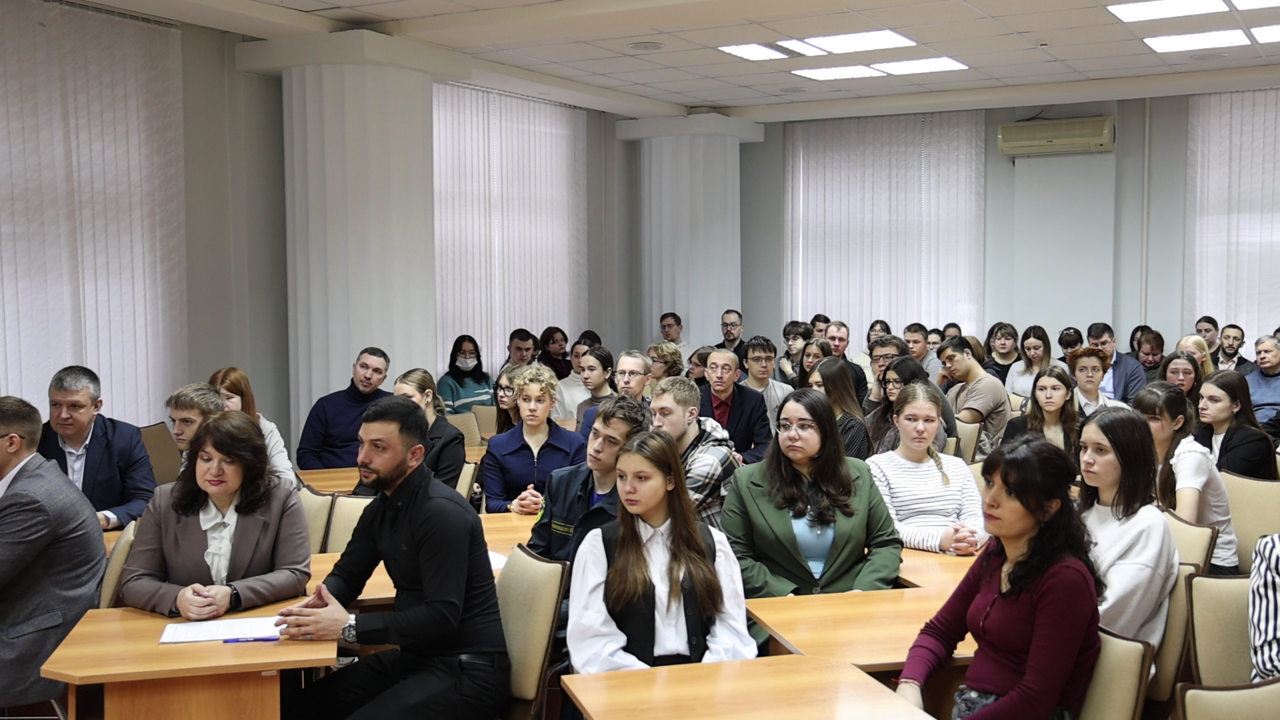 20 лет традиций и новаторства: в ВолГАУ открыли юбилейную научную конференцию