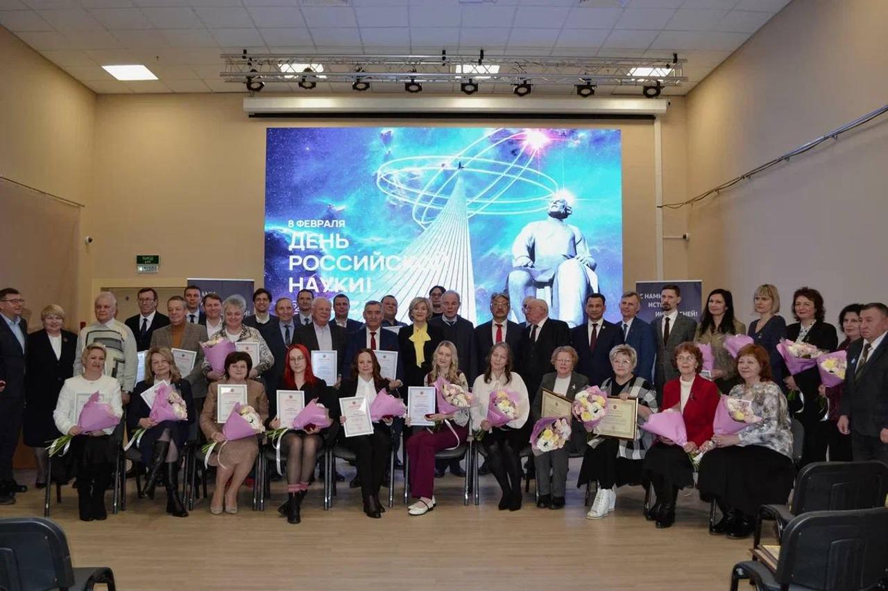 Коллектив ВолГАУ отмечен наградами в преддверии Дня российской науки