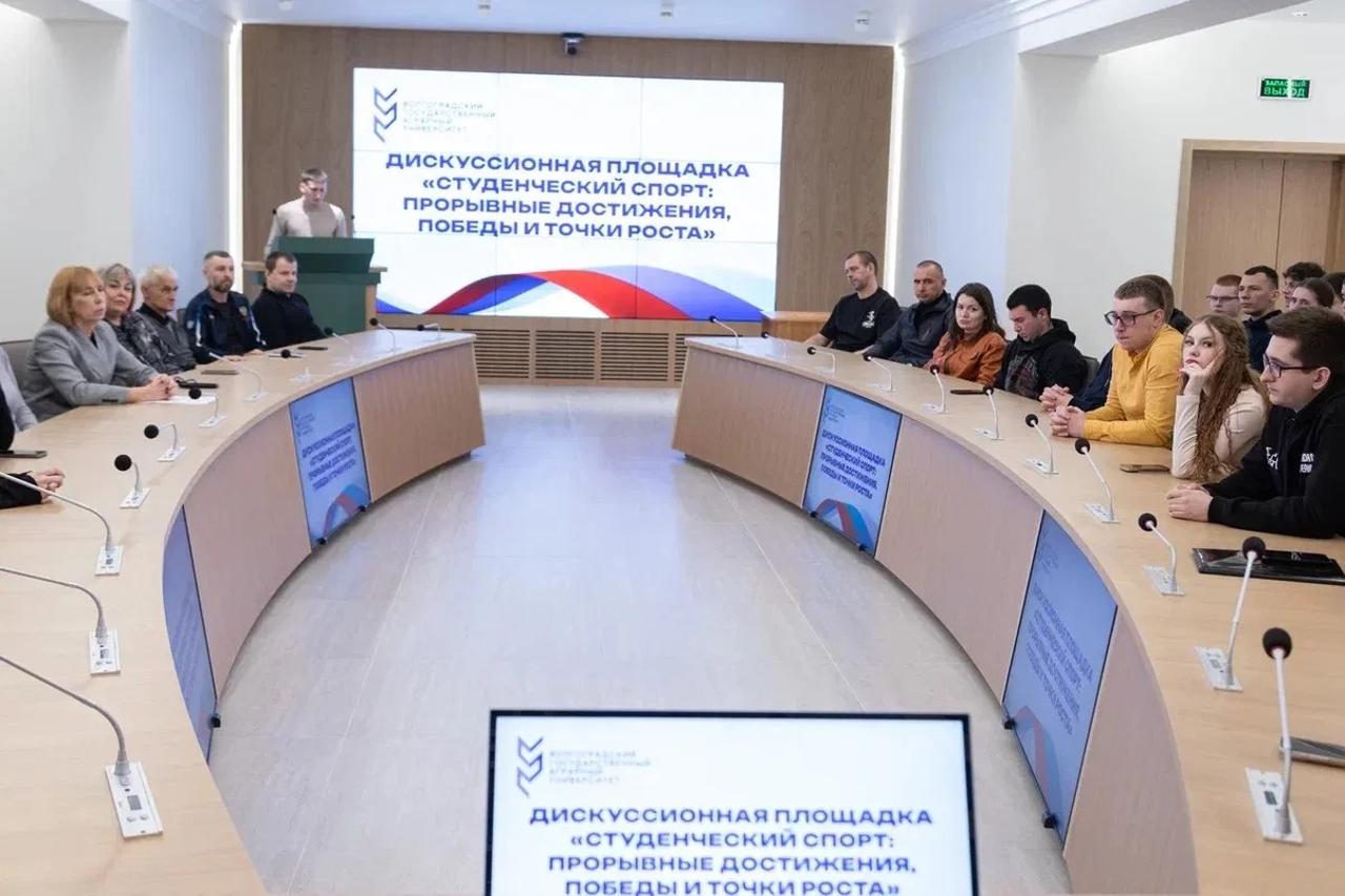 Спортсмены ВолГАУ поделились своими успехами с руководством вуза