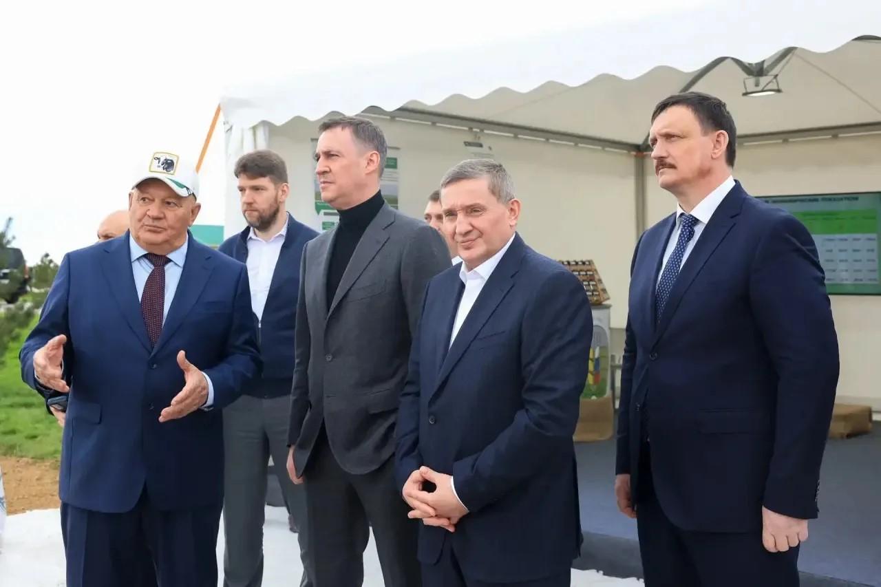 Коллектив ВолГАУ принял участие в выставке селекционных достижений в растениеводстве Волгоградской области, которую посетил Дмитрий Патрушев