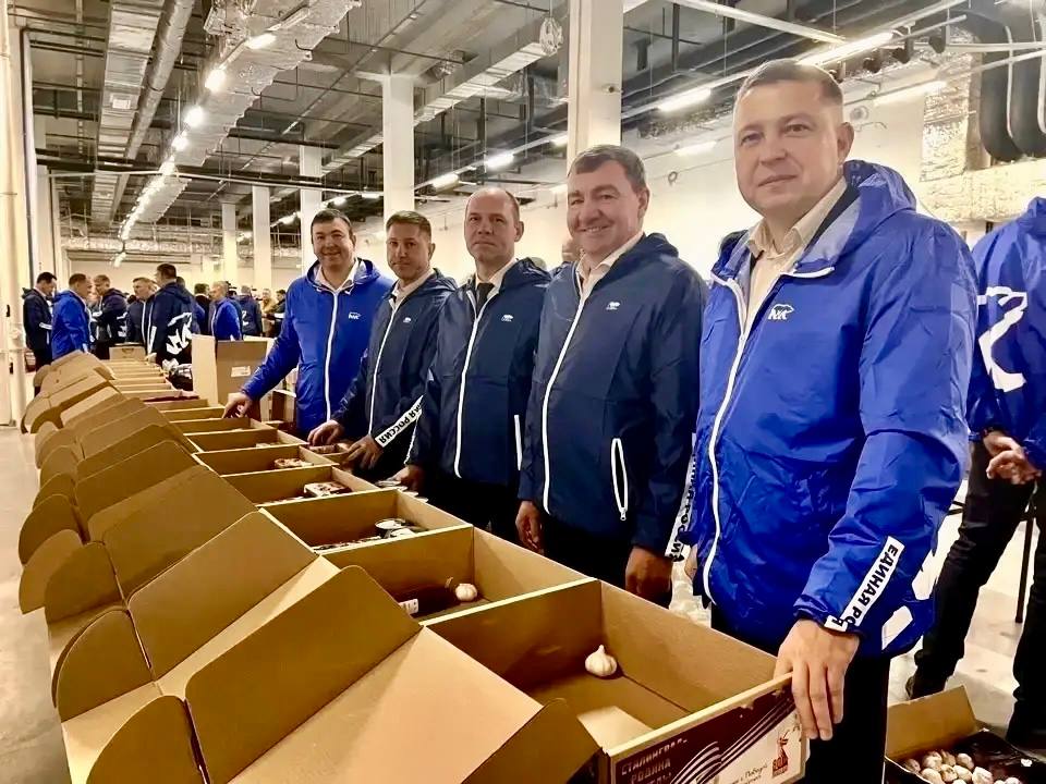 Ректор ВолГАУ Виталий Цепляев присоединился к сбору гуманитарного груза для защитников Родины