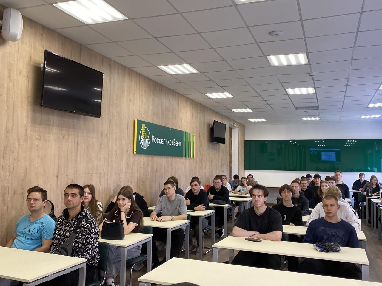 Слушателям акселерационной программы представили обзор инновационной экосистемы РФ, мер поддержки, предоставляемых институтами развития #АП
