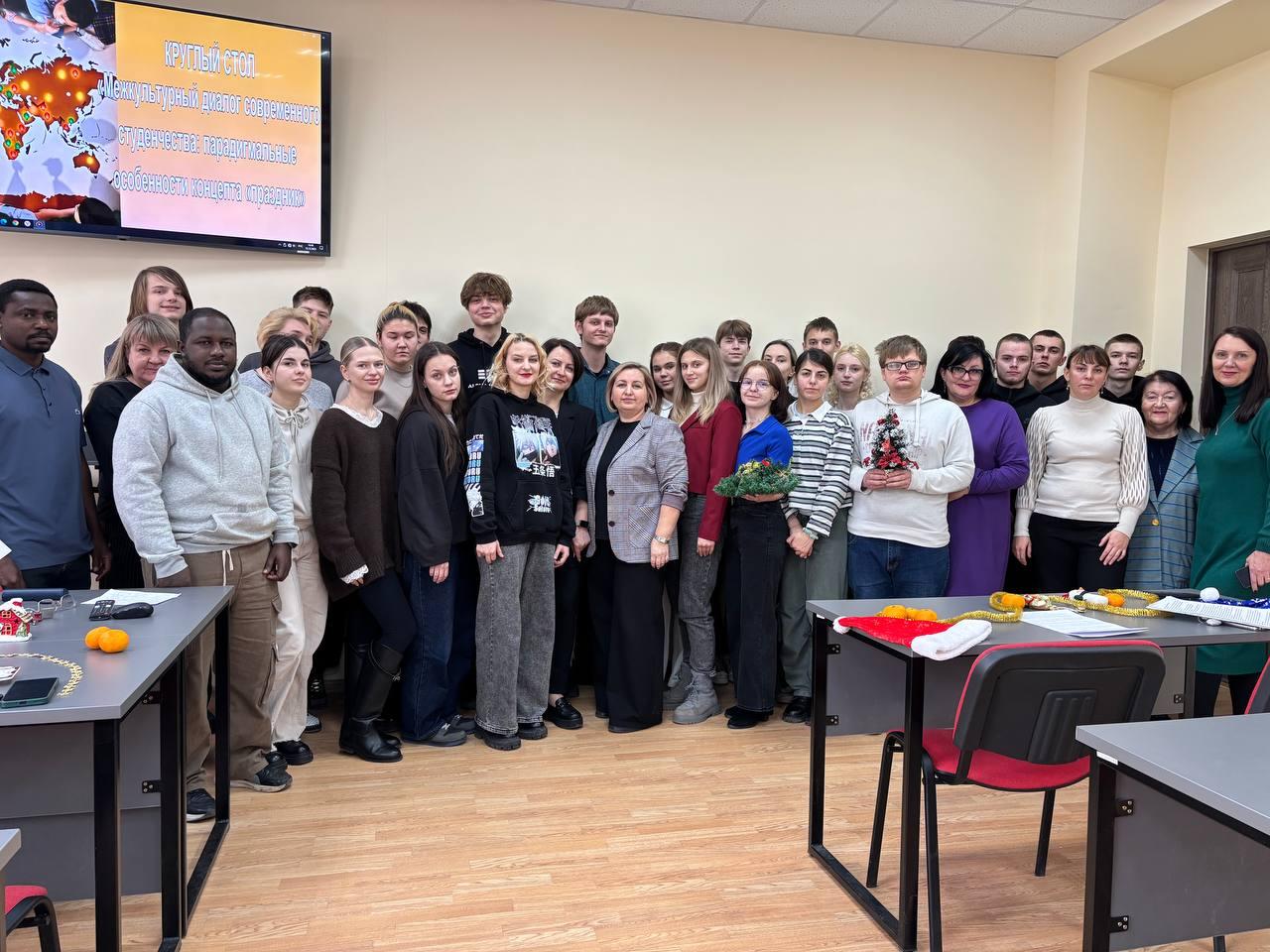 Обучающиеся ВолГАУ поделились традициями празднования Нового года и Рождества 