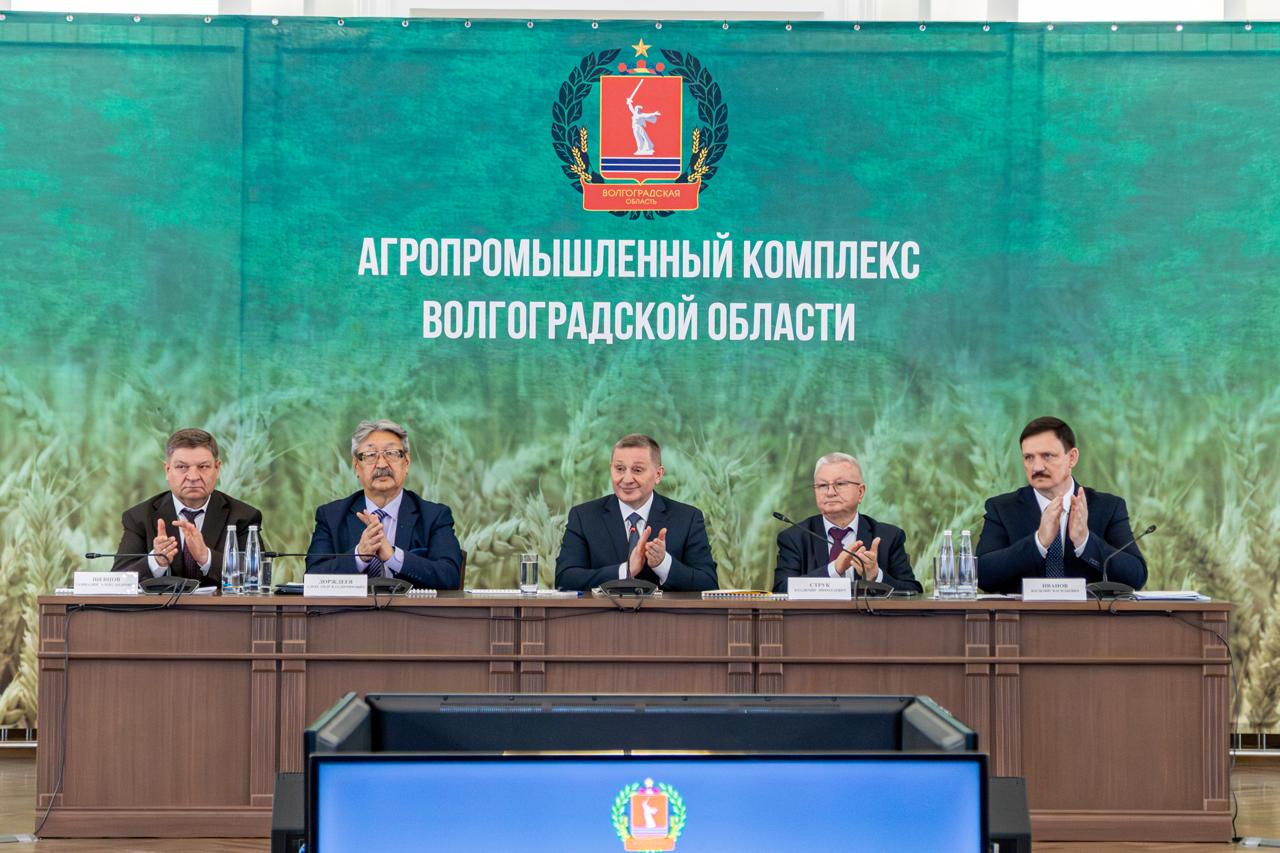 Встреча с аграриями: Андрей Бочаров провел областной сбор по весенним полевым работам