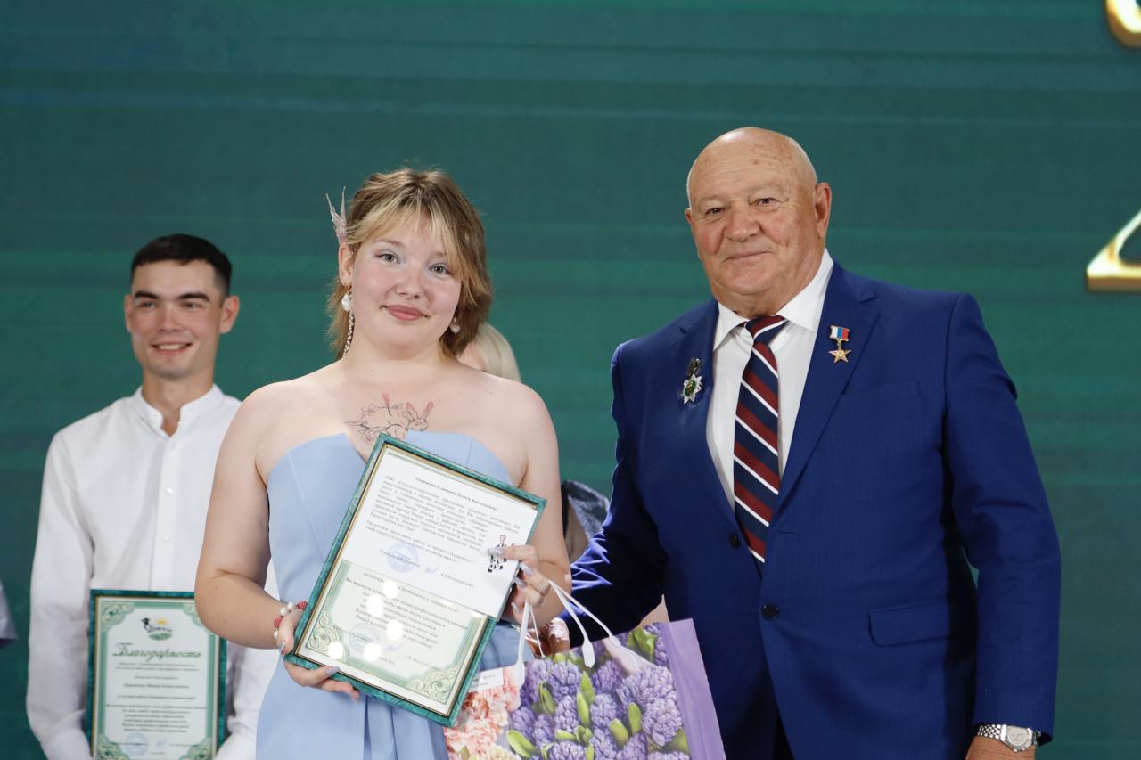 Герой Труда России Александр Колесниченко пригласил выпускницу ВолГАУ на работу в СП «Донское»
