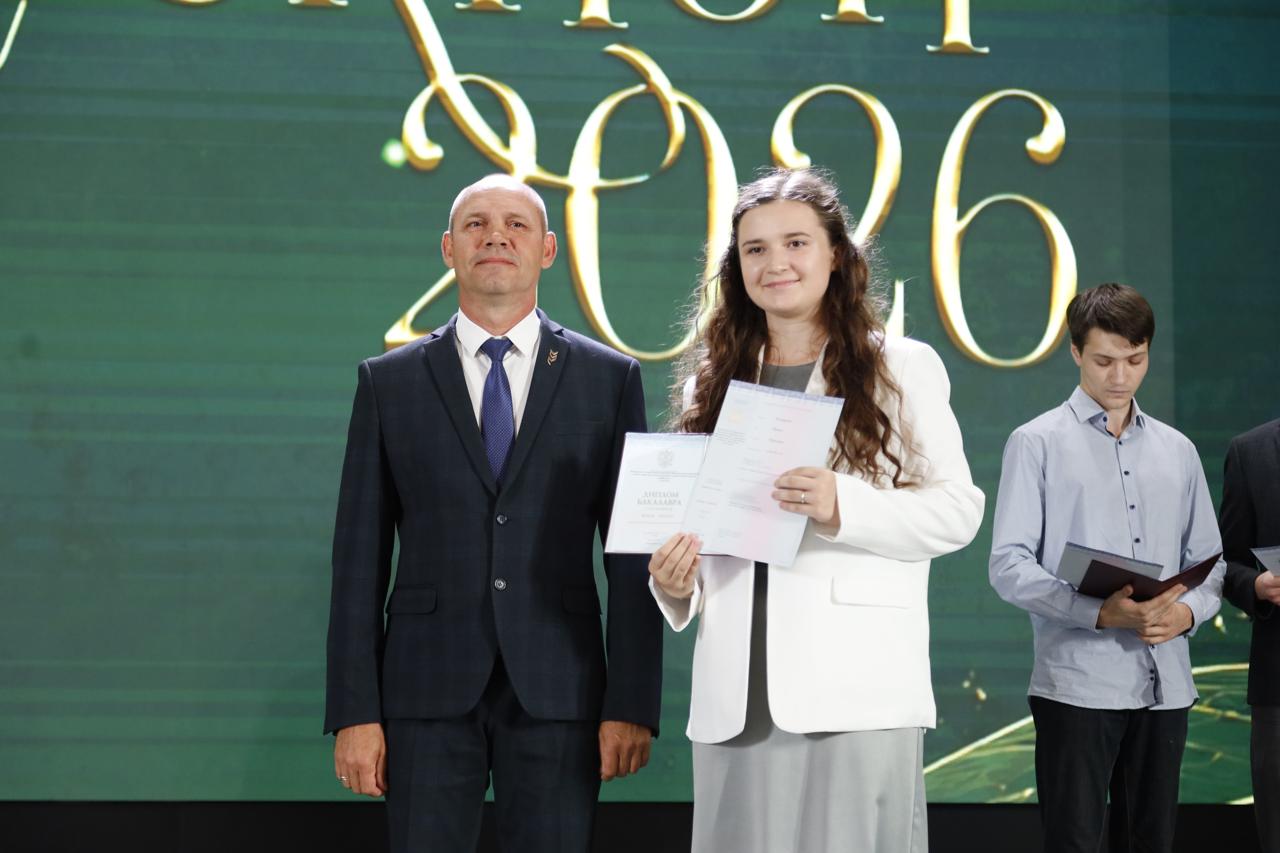 В ВолГАУ завершился сезон торжественных вручений дипломов 2026 года