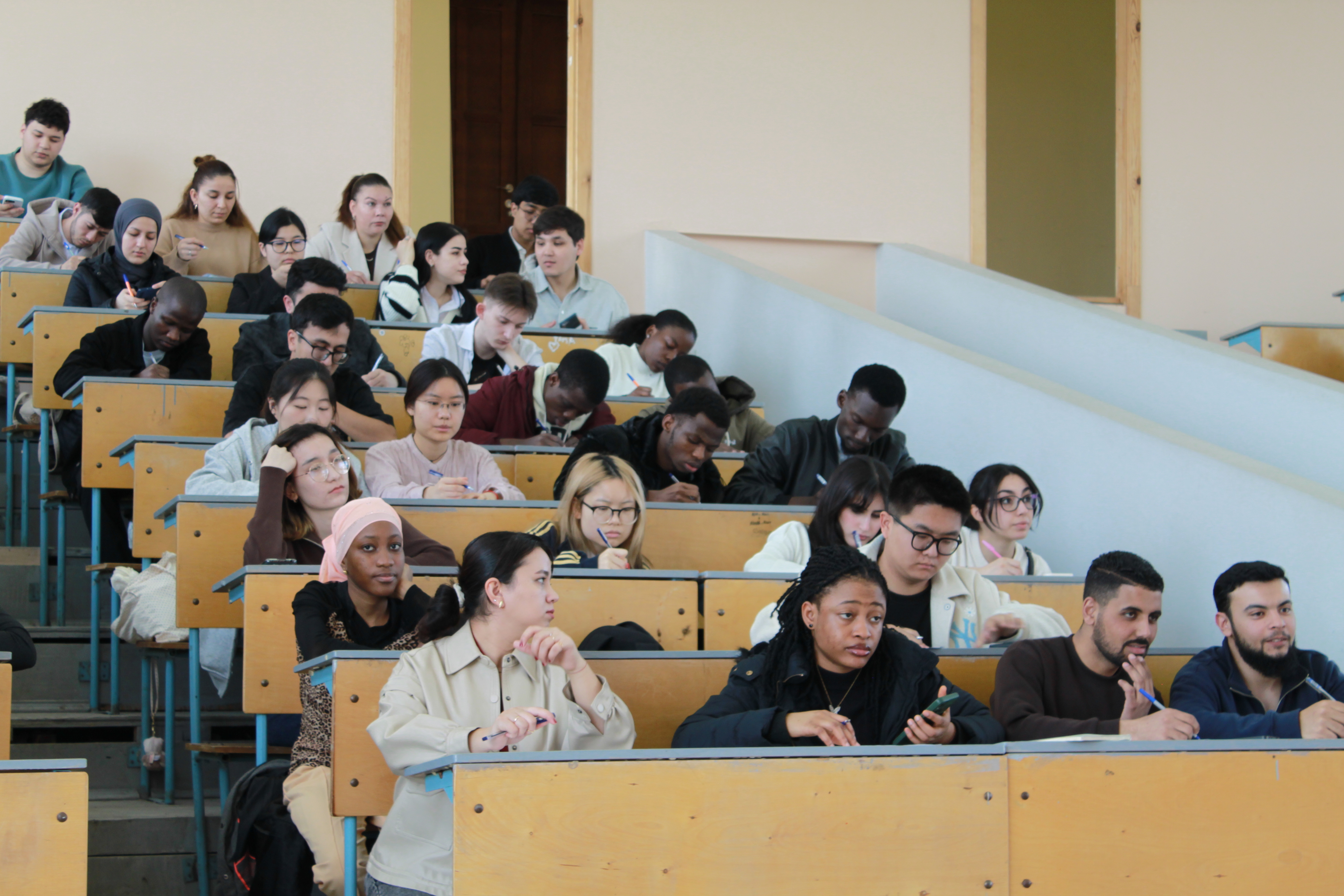 Студентам разных стран прививают интерес  к русскому языку