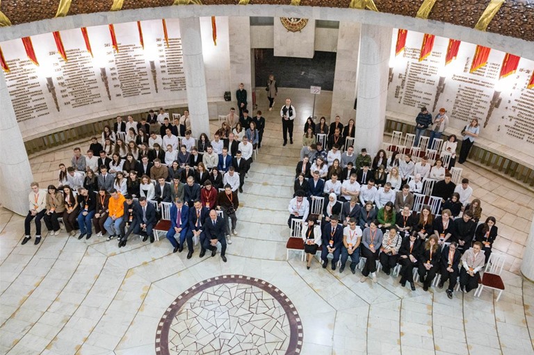 Более 100 студентов из ЮФО стали участниками патриотического форума в Волгограде