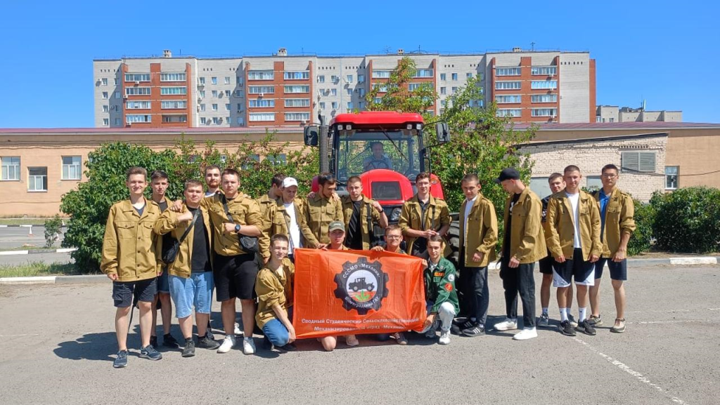 Трактористы завершили обучение и получили долгожданный документ