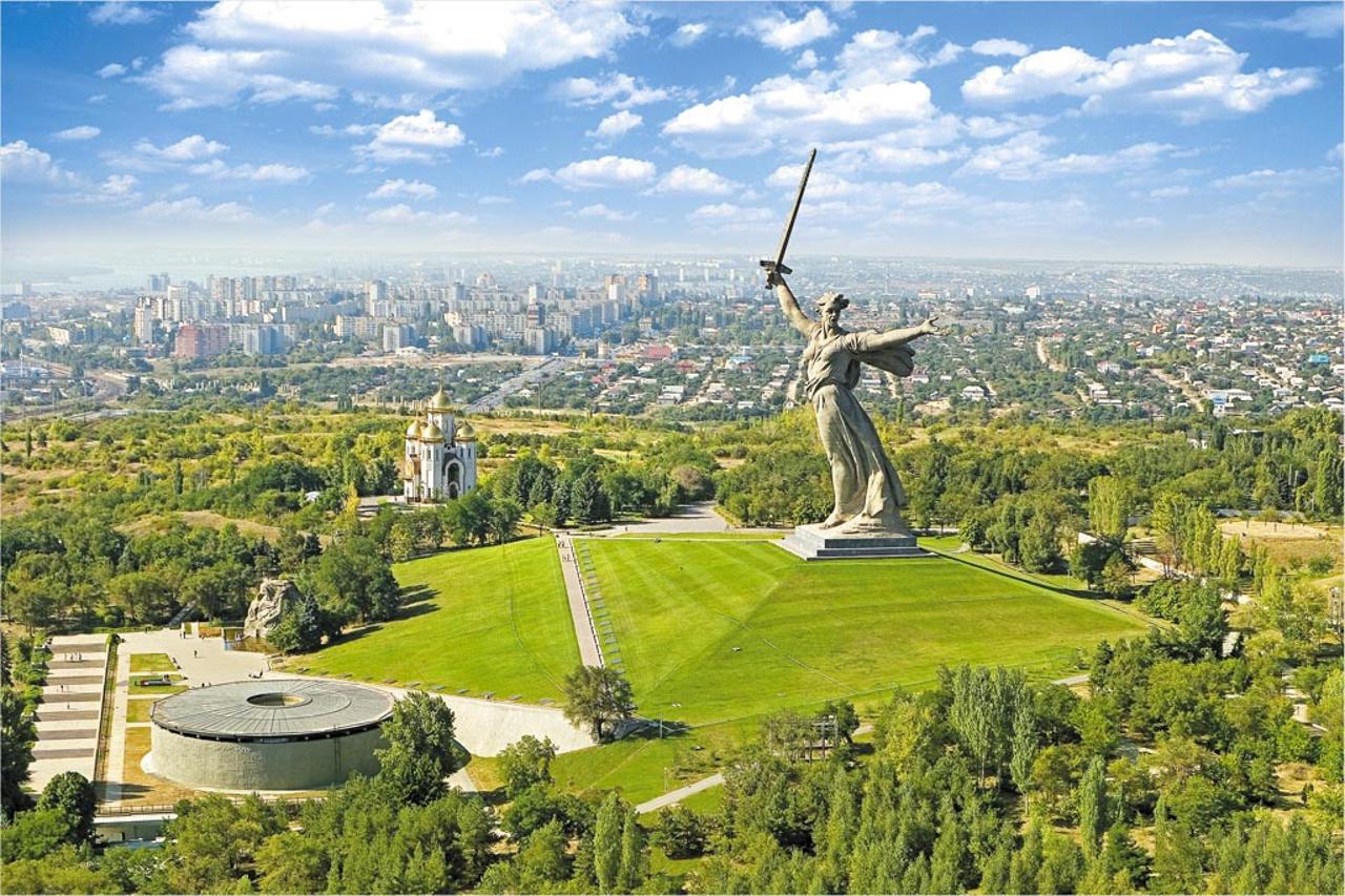 Сердце города-героя Волгограда – памятник-ансамбль «Героям Сталинградской битвы» на Мамаевом кургане