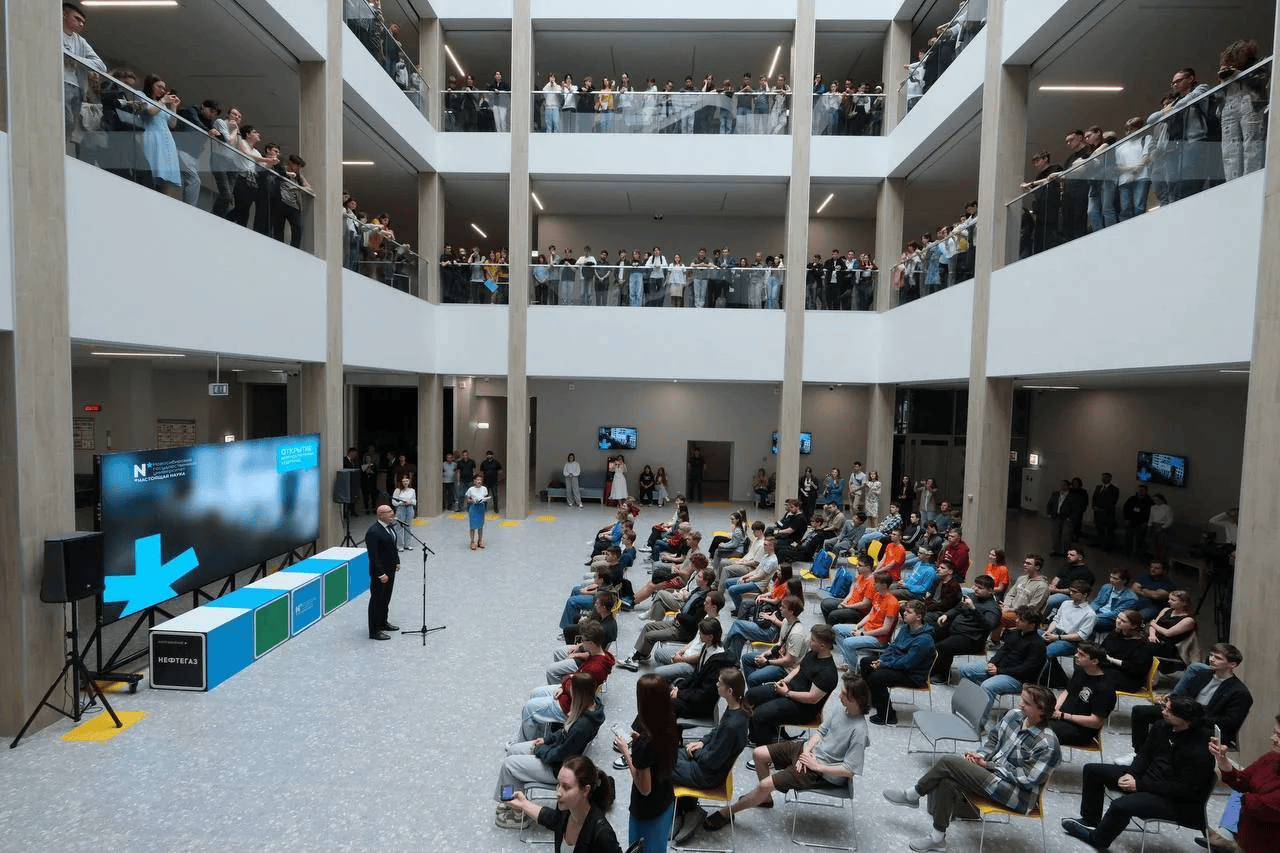 Дмитрий Чернышенко и Валерий Фальков поздравили аспирантов с профессиональным праздником