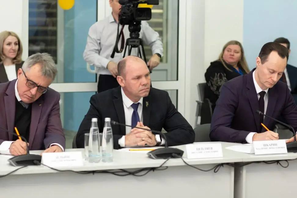 Виталий Цепляев принял участие в совещании, которое провел губернатор с ректорами вузов и руководителями учреждений СПО